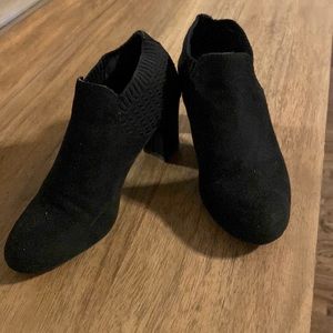 size 8 IMPO STRETCH black suede like shoes